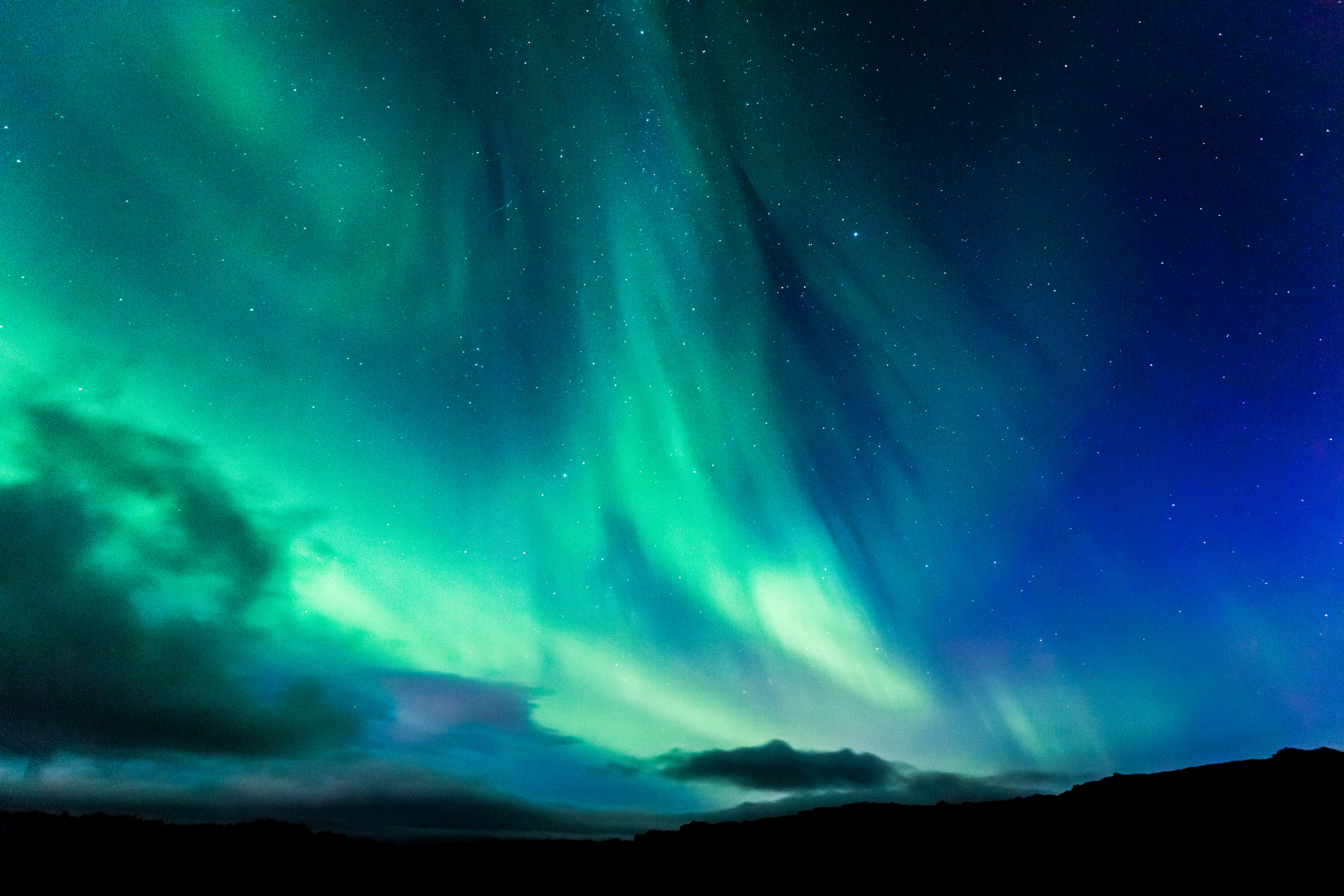 aurora-in-iceland-at-night-in-summer-2023-11-27-05-30-58-utc